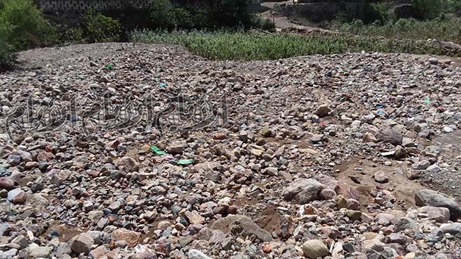 زحف الصخور والحجارة إلى الجرب الزراعية زحف الصخور والحجارة إلى الجرب الزراعية